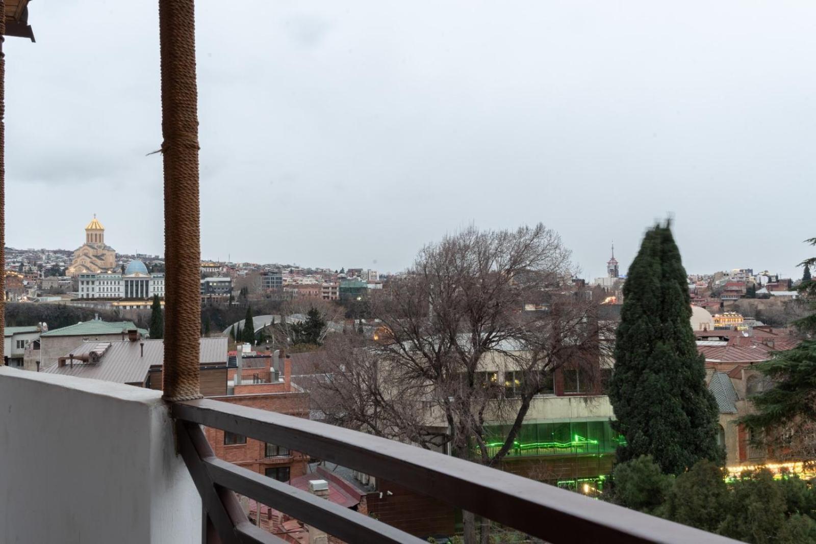 Apartment Tiflis דירה *