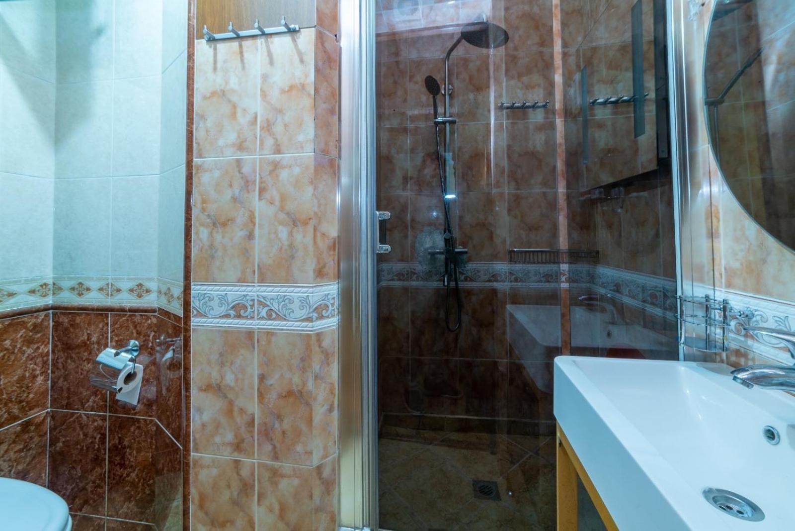 Apartment Tiflis דירה *